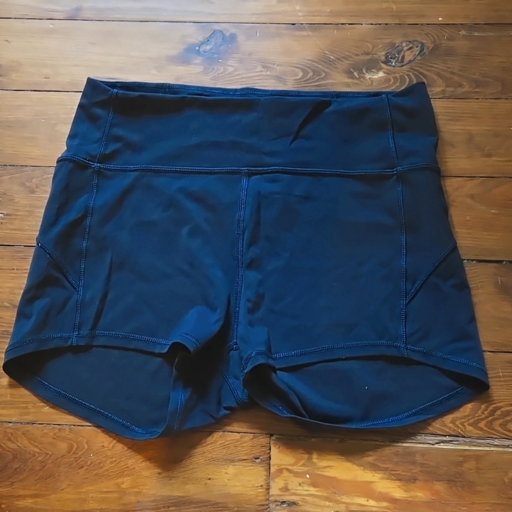 8 Lulu Align Blue Shorts